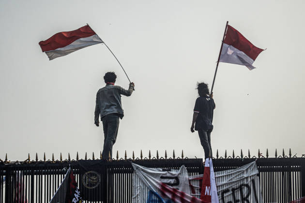 August 27, 2026, Jakarta, Dki Jakarta, Indonesia: August 27, 2026, A crowd staged a protest in front of the DPR MPR Building complex in Jakarta on Thursday. The protest called for the eradication of corruption and the passage of the Asset Forfeiture Bill. Jakarta Indonesia  - ZUMAf198 20260827_zip_f198_015 Copyright: xMuhammadxFebriansyahx
