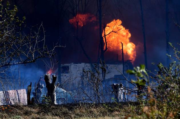 A major fire broke out in the town of Brossainc in the Ardèche department, within the Pilat Regional Natural Park. The fire started at a car scrapyard near a residential area, with numerous vehicle explosions. Several hectares of vegetation were also burned. Photo taken on Thursday, August 27, 2026, by Romain Doucelin, Bestimage, Brossainc, France  Copyright: xRomainxDoucelinx xBestimagexRomainxDoucelinx xBestimagex