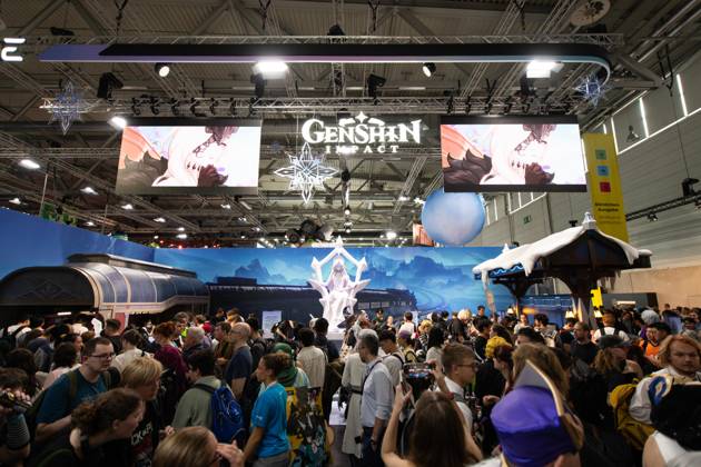 (260827) -- COLOGNE, Aug. 27, 2026 -- People visit the booth of HoYoverse at Gamescom 2026 in Cologne, Germany, on Aug. 27, 2026. Gamescom, the world s largest trade fair for computer and video games, opened on Wednesday, drawing a record number of Chinese game companies. A total of 60 Chinese companies are showcasing games and innovations at Gamescom 2026. Beyond exhibiting new creations, they are highlighting a transition from simply going global to genuinely creating globally, demonstrating a deeper and more sophisticated integration into the international market. ) GERMANY-COLOGNE-GAMESCOM 2026-CHINESE GAMES ZhangxHaofu