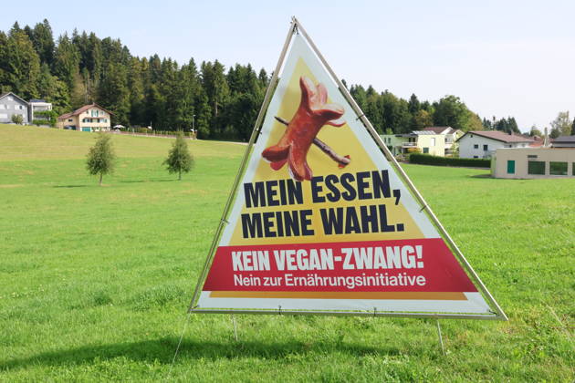 27.08.2026Schweiz Eidgenoessische Volksabstimmung fuer eine sichere Ernaehrung, 27.September 2026. Bild ,Nein Plakat Kein Vegan Zwang Nein zur Vegan Initiative
