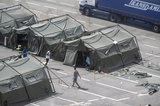 The Army Sets Up More Tents in Loma Colmenar Several workers are setting up new tents in Loma Colmenar on August 27, 2026, in Ceuta, Spain. The Loma Colmenar encampment has become one of the main gathering points for migrants, which is why various improvement projects are underway to enhance conditions there. AUGUST 27, 2026 MIGRATION CRISIS Ceuta, Spain  Copyright: xMarcosxMorenox 7734680