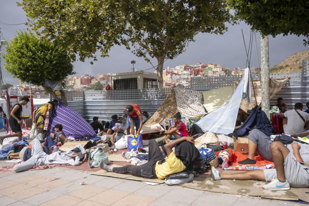 Migrants Survive on the Streets of the Loma Colmenar Neighborhood in Ceuta Several migrants on the streets of the Loma Colmenar neighborhood, August 27, 2026, in Ceuta, Spain. Residents of the Loma Colmenar neighborhood report that the situation is unsustainable, marked by fights, vulnerable minors, and people sleeping on the street. AUGUST 27, 2026 MIGRATION CRISIS Ceuta, Spain  Copyright: xMarcosxMorenox 7734705