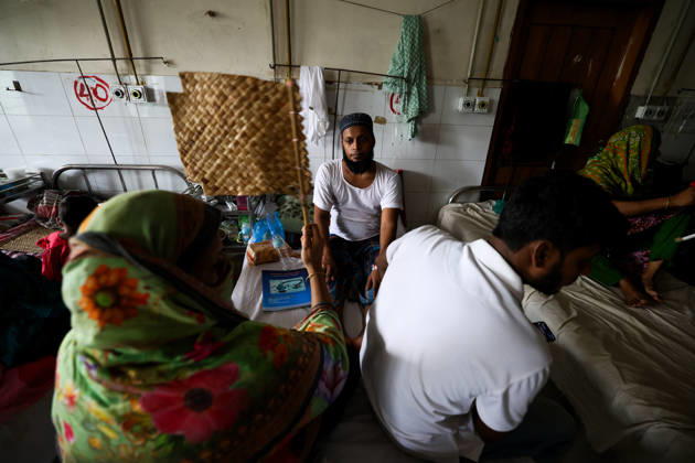 Dengue Outbreak in Bangladesh BARISHAL, BANGLADESH - AUGUST 27: A Patient is seen taking treatment at the Sher-E-Bangla Medical College Hospital after being diagnosed with Dengue in Barishal, Bangladesh on August 27, 2026. Niamul Rifat Anadolu Barishal Bangladesh. Editorial use only. Please get in touch for any other usage.  Copyright: x2026xAnadoluxNiamulxRifatx