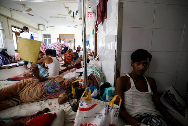 Dengue Outbreak in Bangladesh BARISHAL, BANGLADESH - AUGUST 27: A Patient is seen taking treatment at the Sher-E-Bangla Medical College Hospital after being diagnosed with Dengue in Barishal, Bangladesh on August 27, 2026. Niamul Rifat Anadolu Barishal Bangladesh. Editorial use only. Please get in touch for any other usage.  Copyright: x2026xAnadoluxNiamulxRifatx
