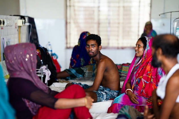 Dengue Outbreak in Bangladesh BARISHAL, BANGLADESH - AUGUST 27: A Patient is seen taking treatment at the Sher-E-Bangla Medical College Hospital after being diagnosed with Dengue in Barishal, Bangladesh on August 27, 2026. Niamul Rifat Anadolu Barishal Bangladesh. Editorial use only. Please get in touch for any other usage.  Copyright: x2026xAnadoluxNiamulxRifatx