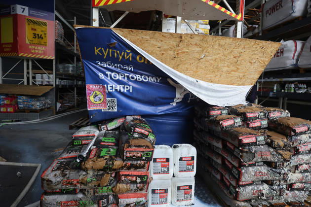 An Epicenter hypermarket in the Osnovianskyi district is damaged by a Russian drone attack, Kharkiv, Ukraine, August 27, 2026. A 40-year-old man was killed, and four others were injured in the strike. (Photo by Viacheslav Madiievskyi Ukrinform) Russian drone attacks home improvement hypermarket in Kharkiv  Copyright: xViacheslavxMadiievskyix
