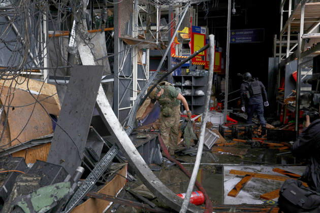 Experts work in an Epicenter hypermarket in the Osnovianskyi district, destroyed by a Russian drone attack, Kharkiv, Ukraine, August 27, 2026. A 40-year-old man was killed, and four others were injured in the strike. (Photo by Viacheslav Madiievskyi Ukrinform) Russian drone attacks home improvement hypermarket in Kharkiv  Copyright: xViacheslavxMadiievskyix