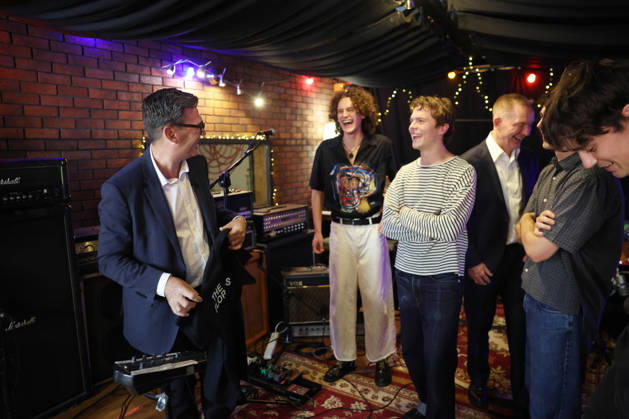 Prime Minister Andy Burnham visits Belfast 27 08 2026. Belfast, United Kingdom. Prime Minister Andy Burnham and Chris Bryant, Secretary of State for Northern Ireland meet The Florentinas band at Oh Yeah Music Centre on their visit to Belfast., Credit:Ben Perry B66 Avalon United Kingdom, Northern Ireland, Belfast  Copyright: xBenxPerryx xB66x xAvalonx 1128818920