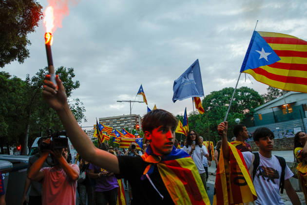 ANC Protest Outside Camp Nou Several people during a protest outside Camp Nou on August 27, 2026, in Barcelona, Catalonia, Spain. The rally was organized by the Catalan National Assembly (ANC) as an act of celebration of the estelada flag. The demonstration comes in response to the FC Barcelona board’s decision to cancel the tribute to the players who won the World Cup with the Spanish national team during this Thursday’s La Liga match against Athletic at Spotify Camp Nou AUGUST 27, 2026 INDEPENDENCE MOVEMENT NATIONAL SOCCER TEAM Kike Rincó Barcelona, Catalonia Barcelona, Catalonia, Spain  Copyright: xKikexRinconx 7734848