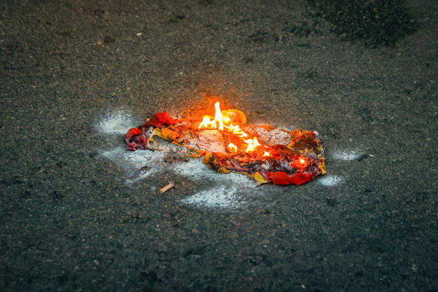 ANC Rally Outside Camp Nou A flag burning during a rally outside Camp Nou on August 27, 2026, in Barcelona, Catalonia, Spain. The rally was organized by the Catalan National Assembly (ANC) as an act of celebration of the estelada flag. The demonstration comes in response to the FC Barcelona board’s decision to cancel the tribute to the players who won the World Cup with the Spanish national team during Thursday’s La Liga match against Athletic at the Spotify Camp Nou AUGUST 27, 2026 INDEPENDENCE MOVEMENT NATIONAL SOCCER TEAM Kike Rincó Barcelona, Catalonia Barcelona, Catalonia, Spain  Copyright: xKikexRinconx 7734860