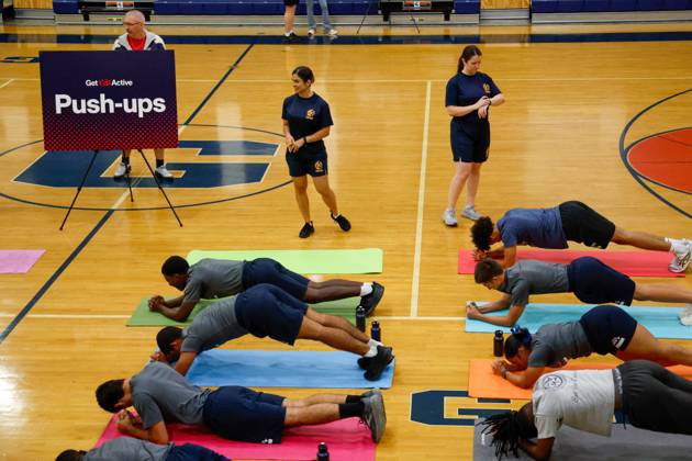 August 27, 2026, Tampa, Florida, USA: Students work with instructors, while they do various exercises during the Presidential Fitness Test event at Gaither High School on Thursday, Aug. 27, 2026, in Tampa. Tampa USA  - ZUMAs70_ 20260827_zan_s70_014 Copyright: xJeffereexWoox