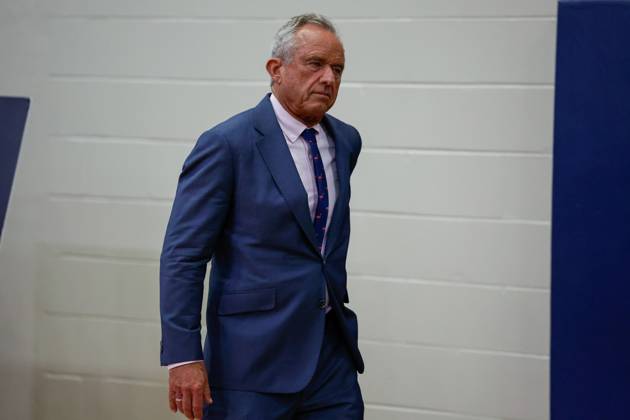 August 27, 2026, Tampa, Florida, USA: U.S. Secretary of Health and Human Services Robert F. Kennedy, Jr. walks out to attend the Presidential Fitness Test event at Gaither High School on Thursday, Aug. 27, 2026, in Tampa. Tampa USA  - ZUMAs70_ 20260827_zan_s70_016 Copyright: xJeffereexWoox