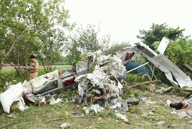 A twin-engine four-seater training aircraft crashes in a field in Kanpur; the instructor pilot and trainee pilot dead Kanpur, Aug 27 (ANI): Police personnel at the site after a twin-engine four-seater training aircraft crashed near the Ganga Barrage, in Kanpur on Thursday. Reportedly, instructor pilot and trainee pilot dead. Kanpur Uttar Pradesh India Copyright: xANIx ANI_20260827077