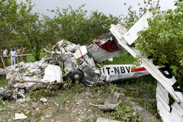 A twin-engine four-seater training aircraft crashes in a field in Kanpur; the instructor pilot and trainee pilot dead Kanpur, Aug 27 (ANI): A view of the damaged twin-engine four-seater training aircraft that crashed near the Ganga Barrage, in Kanpur on Thursday. Reportedly, instructor pilot and trainee pilot dead. Kanpur Uttar Pradesh India Copyright: xANIx ANI_20260827084