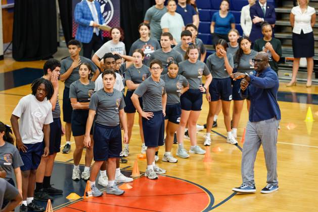 August 27, 2026, Tampa, Florida, USA: Thaddeus Bullard, a WWE Hall of Famer, speaks to students after they do a workout during the Presidential Fitness Test event at Gaither High School on Thursday, Aug. 27, 2026, in Tampa. Tampa USA  - ZUMAs70_ 20260827_zan_s70_031 Copyright: xJeffereexWoox