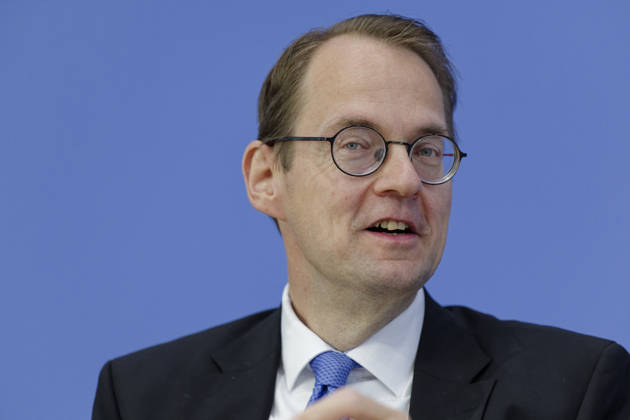 Die Linke: Bundesmietendeckel grundgesetzkonform 2026-08-27 Deutschland, Berlin Bundespressekonferenz zu dem von der Fraktion die Linke im Deutschen Bundestag in Auftrag gegebenen Rechtsgutachten zur Einführung eines bundesweiten Mietendeckels. Im Bild Sören Pellmann, Vorsitzender der Frakktion die Linke im Bundestag.