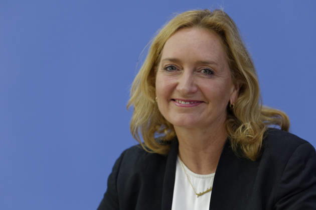 Die Linke: Bundesmietendeckel grundgesetzkonform 2026-08-27 Deutschland, Berlin Bundespressekonferenz zu dem von der Fraktion die Linke im Deutschen Bundestag in Auftrag gegebenen Rechtsgutachten zur Einführung eines bundesweiten Mietendeckels. Im Bild Caren Lay, Sprecherin für Mieten-, Bau- und Wohnungspolitik der Fraktion Die Linke im Bundestag.