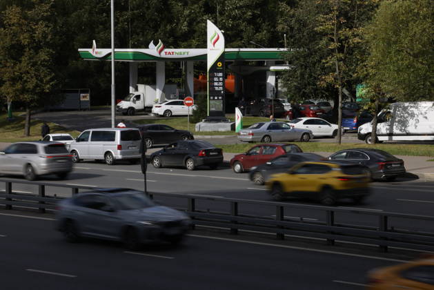 Fuel shortages hit Moscow MOSCOW, RUSSIA - AUGUST 27: Drivers queue at gas stations while others face fuel shortages in Moscow, Russia, on August 27, 2026. Severe fuel supply disruptions across the capital have led to dry pumps at several filling stations and long lines of vehicles waiting for gasoline and diesel at operational locations. Yulia Morozova Anadolu Moscow Russia. Editorial use only. Please get in touch for any other usage.  Copyright: x2026xAnadoluxYuliaxMorozovax