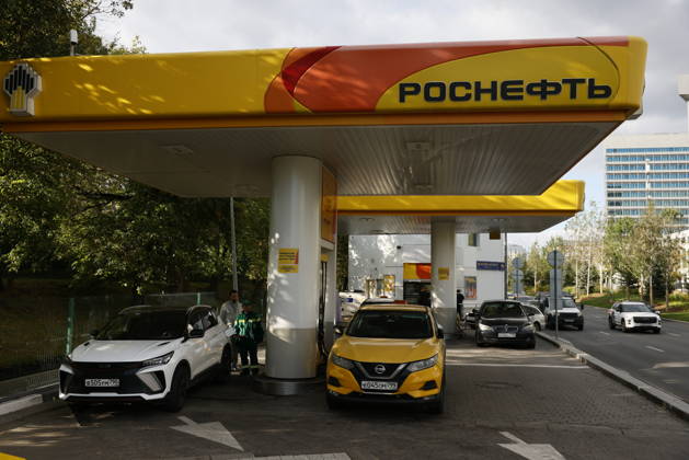 Fuel shortages hit Moscow MOSCOW, RUSSIA - AUGUST 27: Drivers queue at gas stations while others face fuel shortages in Moscow, Russia, on August 27, 2026. Severe fuel supply disruptions across the capital have led to dry pumps at several filling stations and long lines of vehicles waiting for gasoline and diesel at operational locations. Yulia Morozova Anadolu Moscow Russia. Editorial use only. Please get in touch for any other usage.  Copyright: x2026xAnadoluxYuliaxMorozovax