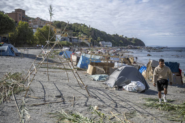 Protest Against Migrants in Ceuta: Migrants in makeshift camps on the beach, August 27, 2026, in Ceuta, Spain. Protesters have tried to block Red Cross volunteers from distributing food bags to migrants on Trampolín Beach and have caused disturbances on Benítez Beach in Ceuta, which led to police charges, after they broke into the migrant settlements where people spend the night in the area and caused damage, including the burning of personal belongings. AUGUST 27, 2026 PIXELATED MIGRATION CRISIS Ceuta, Spain  Copyright: xMarcosxMorenox 7735076