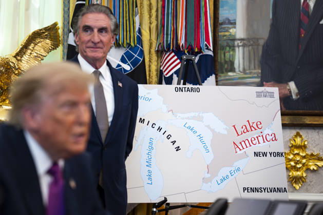 August 27, 2026, Washington, District Of Columbia, USA: A poster shows the name change from Lake Ontario to Lake America beside United States Secretary of the Interior and Chair, National Energy Council and White House Energy Czar DOUG BURGUM, as United States President DONALD J TRUMP signs an executive order on the renaming, amid a recent trade war, in the Oval Office of the White House in Washington, DC Washington USA  - ZUMAs152 20260827_faa_s152_003 Copyright: xAlxDragox-xPoolx