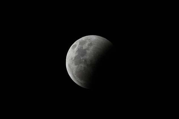 CAXIAS DO SUL, RS - 28.08.2026: ECLIPSE LUNAR CAXIAS DO SUL - Images of the deep partial lunar eclipse that will occur between the night of August 27th and the early morning of August 28th, 2026, visible throughout Brazil. Main Times (Brasilia Time): 10:24 PM (08 27): Beginning of the penumbral phase; 11:34 PM (08 27): Beginning of the partial eclipse; 1:13 AM (08 28): Peak of the eclipse (with approximately 96% of the Moon covered by the Earth& 39;s shadow); 2:52 AM (08 28): End of the partial phase; 4:02 AM (08 28): End of the penumbral eclipse. Caxias do Sul, RS (27 28). x3005824x  AntÃ nioxMachado