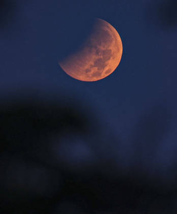 Partial lunar eclipse observed in Ankara ANKARA, TURKIYE - AUGUST 28: A partial lunar eclipse, caused by the Moon passing through Earth s shadow, is observed in Ankara, the capital of Turkiye, on August 28, 2026. Metin Aktas Anadolu Ankara Turkey. Editorial use only. Please get in touch for any other usage.  Copyright: x2026xAnadoluxMetinxAktasx