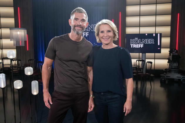 von links: Micky BEISENHERZ, Moderator, Susan LINK, Moderatorin, Gastgeber der Sendung ,,Koelner Treff,, im WDR Fernsehen, 27.08.2026.