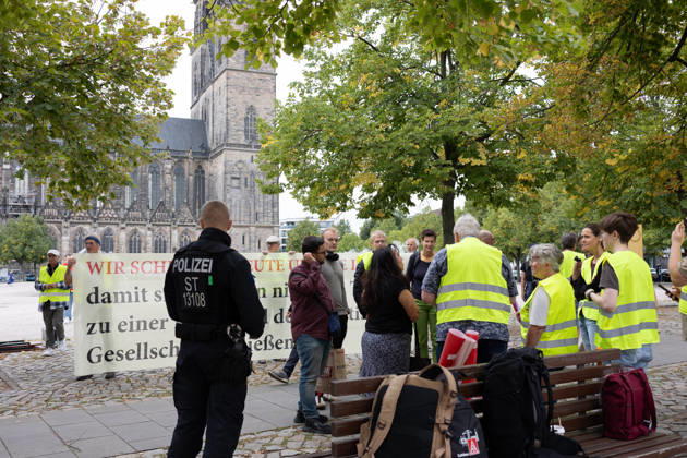 Migra-Streik rally against racism and social exclusion in Germany s Magdeburg MAGDEBURG, GERMANY - AUGUST 27: Business owners, organizers and supporters take part in a rally against racism and social exclusion outside the Saxony-Anhalt state parliament at Domplatz in Magdeburg, Germany, on August 27, 2026. The rally was held as part of the Migra-Streik, during which participating migrant-run businesses across Magdeburg voluntarily closed from 10 a.m. to 3 p.m. to call for solidarity and the protection of a free and democratic society, ahead of Saxony-Anhalt s state election on September 6. Somaya Abdelrahman Anadolu Magdeburg Germany. Editorial use only. Please get in touch for any other usage.  Copyright: x2026xAnadoluxSomayaxAbdelrahmanx