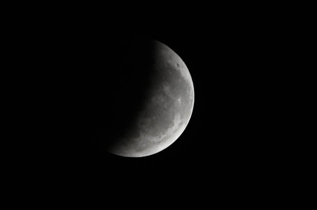 CAXIAS DO SUL, RS - 28.08.2026: ECLIPSE LUNAR CAXIAS DO SUL - Images of the deep partial lunar eclipse that will occur between the night of August 27th and the early morning of August 28th, 2026, visible throughout Brazil. Main Times (Brasilia Time): 10:24 PM (08 27): Beginning of the penumbral phase; 11:34 PM (08 27): Beginning of the partial eclipse; 1:13 AM (08 28): Peak of the eclipse (with approximately 96% of the Moon covered by the Earth& 39;s shadow); 2:52 AM (08 28): End of the partial phase; 4:02 AM (08 28): End of the penumbral eclipse. Caxias do Sul, RS (27 28). x3005952x  AntÃ nioxMachado