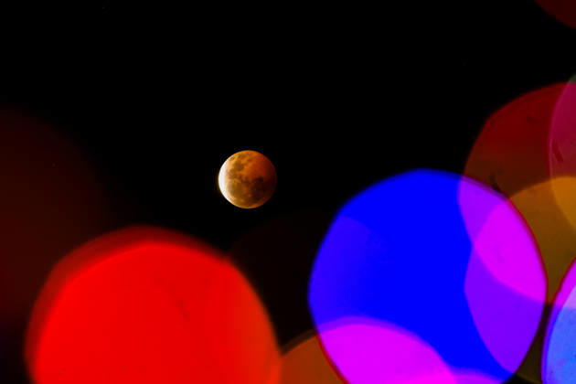 August 28, 2026, Valparaiso, Chile: The lunar eclipse seen among colored lights from the city of Valparaiso. Valparaiso Chile - ZUMAs197 20260828_aaa_s197_004 Copyright: xCristobalxBasaurexArayax