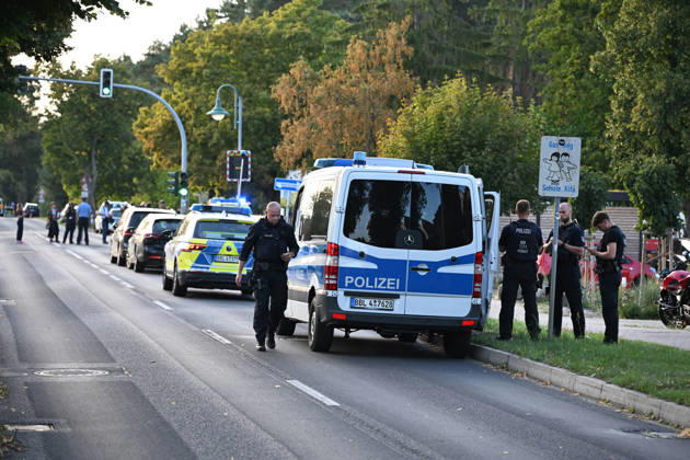 Two people killed in violent attack at school near Berlin GOSEN-NEU ZITTAU, GERMANY - AUGUST 27: Police and emergency personnel work at the scene following a violent incident at the Docemus School in Gosen-Neu Zittau, Brandenburg, Germany, on August 27, 2026. Two people were killed and a 19-year-old suspect was detained, police said. Volodymyr Sindieiev Anadolu Berlin Germany. Editorial use only. Please get in touch for any other usage.  Copyright: x2026xAnadoluxVolodymyrxSindieievx