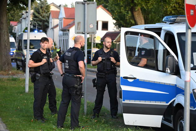 Two people killed in violent attack at school near Berlin GOSEN-NEU ZITTAU, GERMANY - AUGUST 27: Police and emergency personnel work at the scene following a violent incident at the Docemus School in Gosen-Neu Zittau, Brandenburg, Germany, on August 27, 2026. Two people were killed and a 19-year-old suspect was detained, police said. Volodymyr Sindieiev Anadolu Berlin Germany. Editorial use only. Please get in touch for any other usage.  Copyright: x2026xAnadoluxVolodymyrxSindieievx