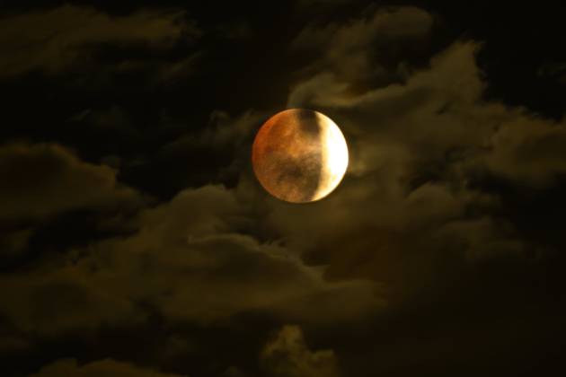 93% Lunar Eclipse 28 08 2026 DE PANNE, BEL - AUGUST 28 : A partial eclipse of the moon with a maximum of 93% pictured on August 28, 2026 in De Panne, Belgium, 28 08 2026 De Panne Belgium  Copyright: xPhilipxReynaersx