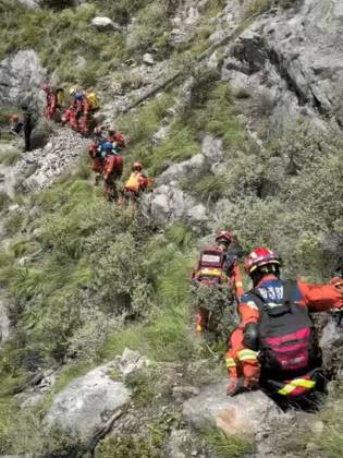 (260828) -- BEIJING, Aug. 28, 2026 () -- This screenshot from a video clip taken on Aug. 28, 2026 shows rescue operations underway at the mudslide-affected area. Emergency rescue operations have been carried out in an orderly and well-coordinated manner after a mudslide struck Gyirong Port in Gyirong County, southwest China s Xizang Autonomous Region on Wednesday morning. () (SpotNews) CHINA-XIZANG-GYIRONG-MUDSLIDE-RESCUE (CN) Xinhua 