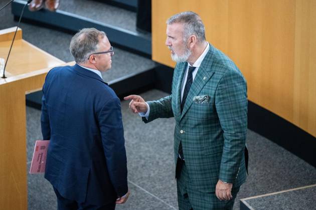 8. THÜRINGER LANDTAG - PLENARSITZUNG ** NUR FÜR REDAKTIONELLE ZWECKE ** EDITORIAL USE ONLY **<p>28 08 2026-Erfurt: Thüringer Landtag 8. Wahlperiode Plenarsitzung Misstrauensvotum der AfD-Fraktion gegen Ministerpräsident Mario Voigt (CDU) im Foto: Ministerpräsident Mario Voigt (CDU), Steffen Schütz (BSW), Thüringer Minister für Digitales und Infrastruktur ( Deutschland Thueringen Erfurt Copyright: SaschaxFromm