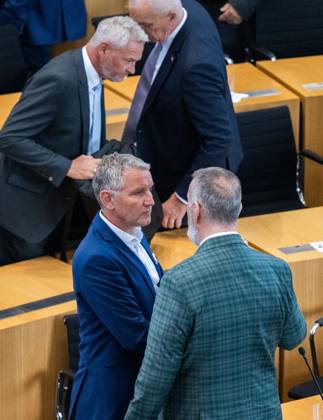 8. THÜRINGER LANDTAG - PLENARSITZUNG ** NUR FÜR REDAKTIONELLE ZWECKE ** EDITORIAL USE ONLY **<p>28 08 2026-Erfurt: Thüringer Landtag 8. Wahlperiode Plenarsitzung Misstrauensvotum der AfD-Fraktion gegen Ministerpräsident Mario Voigt (CDU) im Foto: Björn Höcke (AfD), Fraktionsvorsitzender, Steffen Schütz (BSW), Thüringer Minister für Digitales und Infrastruktur ( Deutschland Thueringen Erfurt Copyright: SaschaxFromm