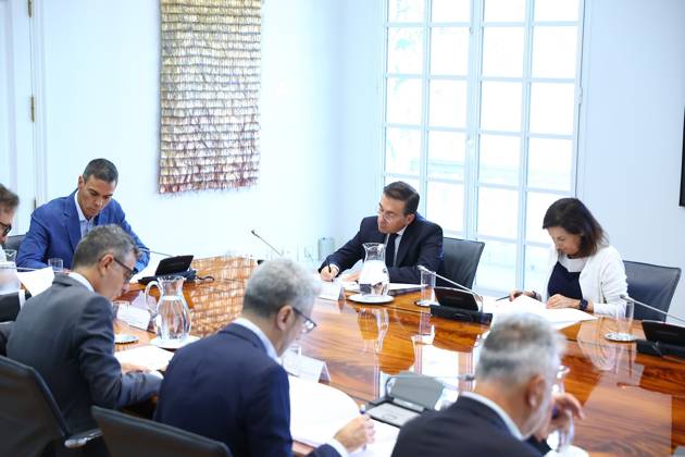 Sánchez Chairs the Meeting of the Specialized Committee on Ceuta Prime Minister Pedro Sánchez chairs the meeting of the Specialized Committee, alongside First Vice President and Minister of Economy, Trade, and Business Carlos Cuerpo; Minister of Foreign Affairs, the European Union, and Cooperation José Manuel Albares; the Minister of the Presidency, Justice, and Relations with Parliament, Félix Bolanos; the Minister of Defense, Margaria Robles; the Minister of the Treasury, Arcadi Espana; the Minister of Education, Vocational Training, and Sports, Milagros Tolón; the Minister of Territorial Policy and Democratic Memory, Ángel Víctor Torres; the Minister of Health, Mónica García; the Minister of Equality; and the Minister of Youth and Child Copyright: xPoolxMoncloa FernandoxCalvox 7735559