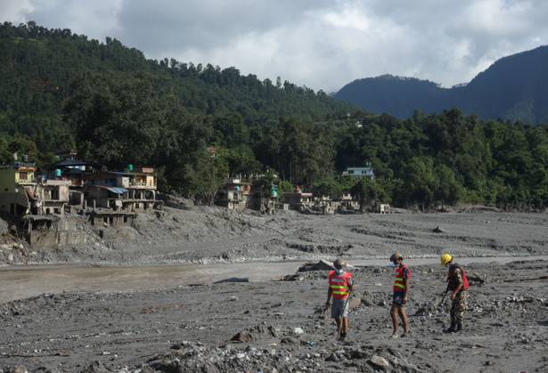 Bhotekoshi Flood Rescue Teams Search for Missing People NUWAKOT, NEPAL AUGUST 28, 2026: A massive flood in the Bhotekoshi River has affected riverbanks and nearby houses in Nuwakot, Nepal, causing widespread damage to homes, roads, bridges and other infrastructure in the area. Many people remain missing, while the figures are still developing. Rescue teams and security personnel are conducting search and rescue operations along the river and affected areas to locate missing people and assist those impacted by the disaster. Nuwakot Nepal Copyright: x xShankarxBhujelx xJNAxPressx