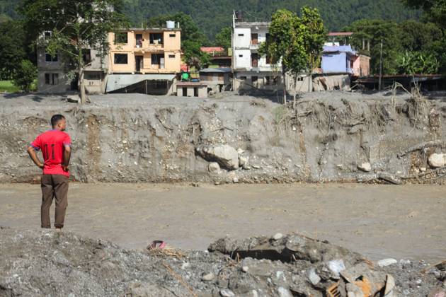 Bhotekoshi Flood Rescue Teams Search for Missing People NUWAKOT, NEPAL AUGUST 28, 2026: A massive flood in the Bhotekoshi River has affected riverbanks and nearby houses in Nuwakot, Nepal, causing widespread damage to homes, roads, bridges and other infrastructure in the area. Many people remain missing, while the figures are still developing. Rescue teams and security personnel are conducting search and rescue operations along the river and affected areas to locate missing people and assist those impacted by the disaster. Nuwakot Nepal Copyright: x xShankarxBhujelx xJNAxPressx