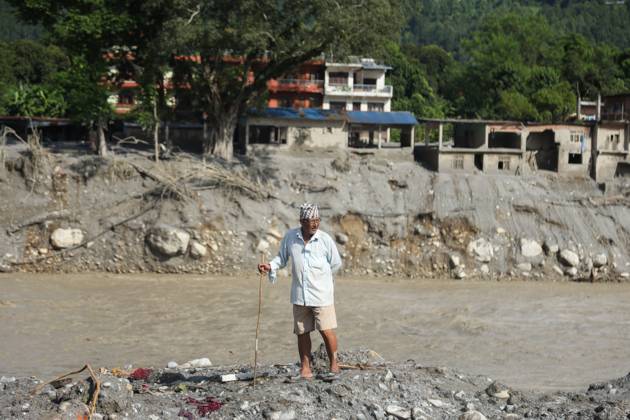 Bhotekoshi Flood Rescue Teams Search for Missing People NUWAKOT, NEPAL AUGUST 28, 2026: A massive flood in the Bhotekoshi River has affected riverbanks and nearby houses in Nuwakot, Nepal, causing widespread damage to homes, roads, bridges and other infrastructure in the area. Many people remain missing, while the figures are still developing. Rescue teams and security personnel are conducting search and rescue operations along the river and affected areas to locate missing people and assist those impacted by the disaster. Nuwakot Nepal Copyright: x xShankarxBhujelx xJNAxPressx