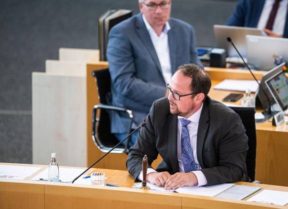 8. THÜRINGER LANDTAG - PLENARSITZUNG ** NUR FÜR REDAKTIONELLE ZWECKE ** EDITORIAL USE ONLY **<p>28 08 2026-Erfurt: Thüringer Landtag 8. Wahlperiode Plenarsitzung Misstrauensvotum der AfD-Fraktion gegen Ministerpräsident Mario Voigt (CDU) im Foto: Landtagspräsident Thadäus König (CDU) ( Deutschland Thueringen Erfurt Copyright: SaschaxFromm