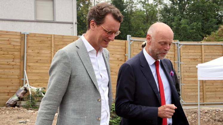 Ministerpräsident des Landes Nordrhein-Westfalen Hendrik Wüst am Standort Emil-Zimmermann-Allee 1 in Gelsenkirchen ** NUR FÜR REDAKTIONELLE ZWECKE ** EDITORIAL USE ONLY **<p>Ministerpräsident des Landes Nordrhein-Westfalen Hendrik Wüst am Freitag den 28.August 2026 am Standort Emil-Zimmermann-Allee 1 in Gelsenkirchen Foto : Frank Oppitz FUNKE Foto Services< p> Politik Deutschland NRW Gelsenkirchen Copyright: FrankxOppitz