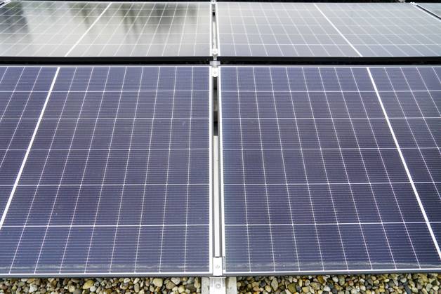 CNTV SOLARDACH- Photovoltaik Solardach Platen auf dem Dach Einweihung Vorstellung Neues Solardach fuer die Verwaltung der Universitaet Hamburg 28.AUGUST 2026 in Hamburg Hamburg Deutschland