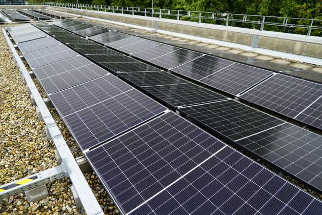 CNTV SOLARDACH- Photovoltaik Solardach Platen auf dem Dach Einweihung Vorstellung Neues Solardach fuer die Verwaltung der Universitaet Hamburg 28.AUGUST 2026 in Hamburg Hamburg Deutschland