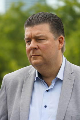 CNTV SOLARDACH- Dr. Andreas Dressel Senator der Hamburger Finanzbehoerde SPD Politiker Einweihung Vorstellung Neues Solardach fuer die Verwaltung der Universitaet Hamburg 28.AUGUST 2026 in Hamburg Hamburg Deutschland