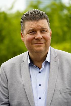 CNTV SOLARDACH- Dr. Andreas Dressel Senator der Hamburger Finanzbehoerde SPD Politiker Einweihung Vorstellung Neues Solardach fuer die Verwaltung der Universitaet Hamburg 28.AUGUST 2026 in Hamburg Hamburg Deutschland