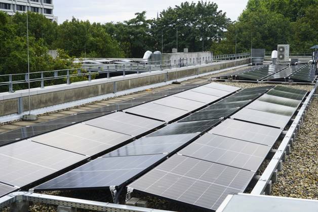 CNTV SOLARDACH- Photovoltaik Solardach Platen auf dem Dach Einweihung Vorstellung Neues Solardach fuer die Verwaltung der Universitaet Hamburg 28.AUGUST 2026 in Hamburg Hamburg Deutschland