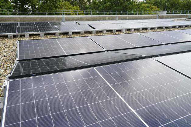 CNTV SOLARDACH- Photovoltaik Solardach Platen auf dem Dach Einweihung Vorstellung Neues Solardach fuer die Verwaltung der Universitaet Hamburg 28.AUGUST 2026 in Hamburg Hamburg Deutschland