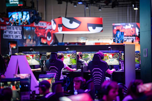 Gamescom 2026 in Köln Blick auf die Ausstellungsflächen in den Kölner Messehallen;Gamescom 2026 in Köln nach Eigenaussage weltgrößte Messe für Computer- und Videospiele, gemessen an Ausstellungsfläche und Besucheranzahl, Köln Nordrhein-Westfalen Deutschland Messegelände